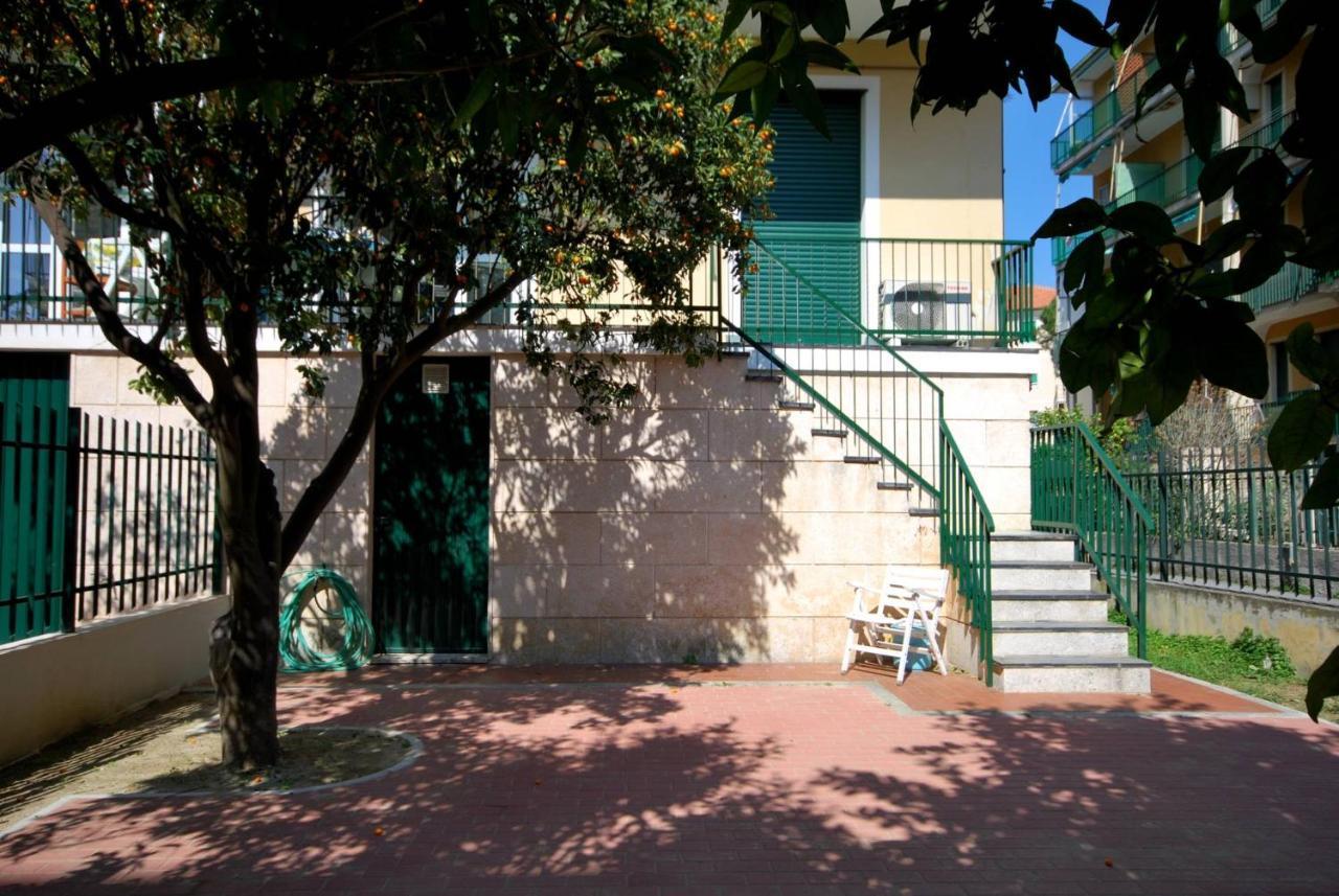 Appartamenti Con Giardino E Posto Auto Per Famiglie ฟีนาเลลีกูเร ภายนอก รูปภาพ