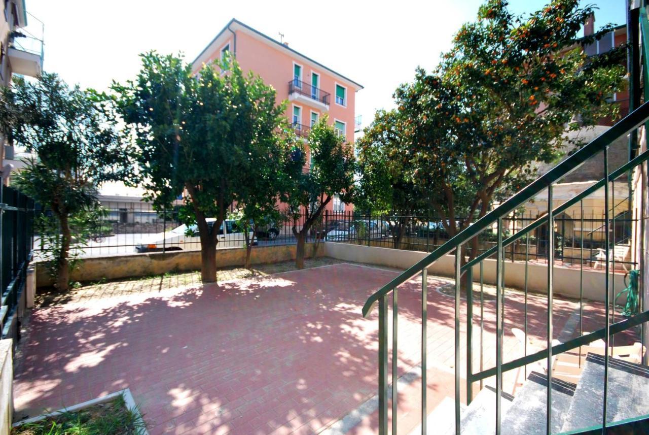 Appartamenti Con Giardino E Posto Auto Per Famiglie ฟีนาเลลีกูเร ภายนอก รูปภาพ