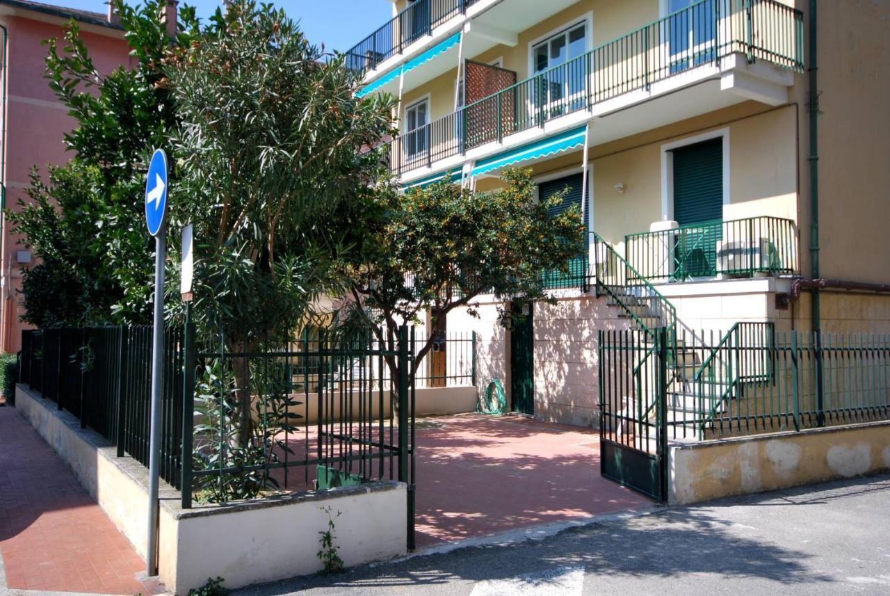 Appartamenti Con Giardino E Posto Auto Per Famiglie ฟีนาเลลีกูเร ภายนอก รูปภาพ