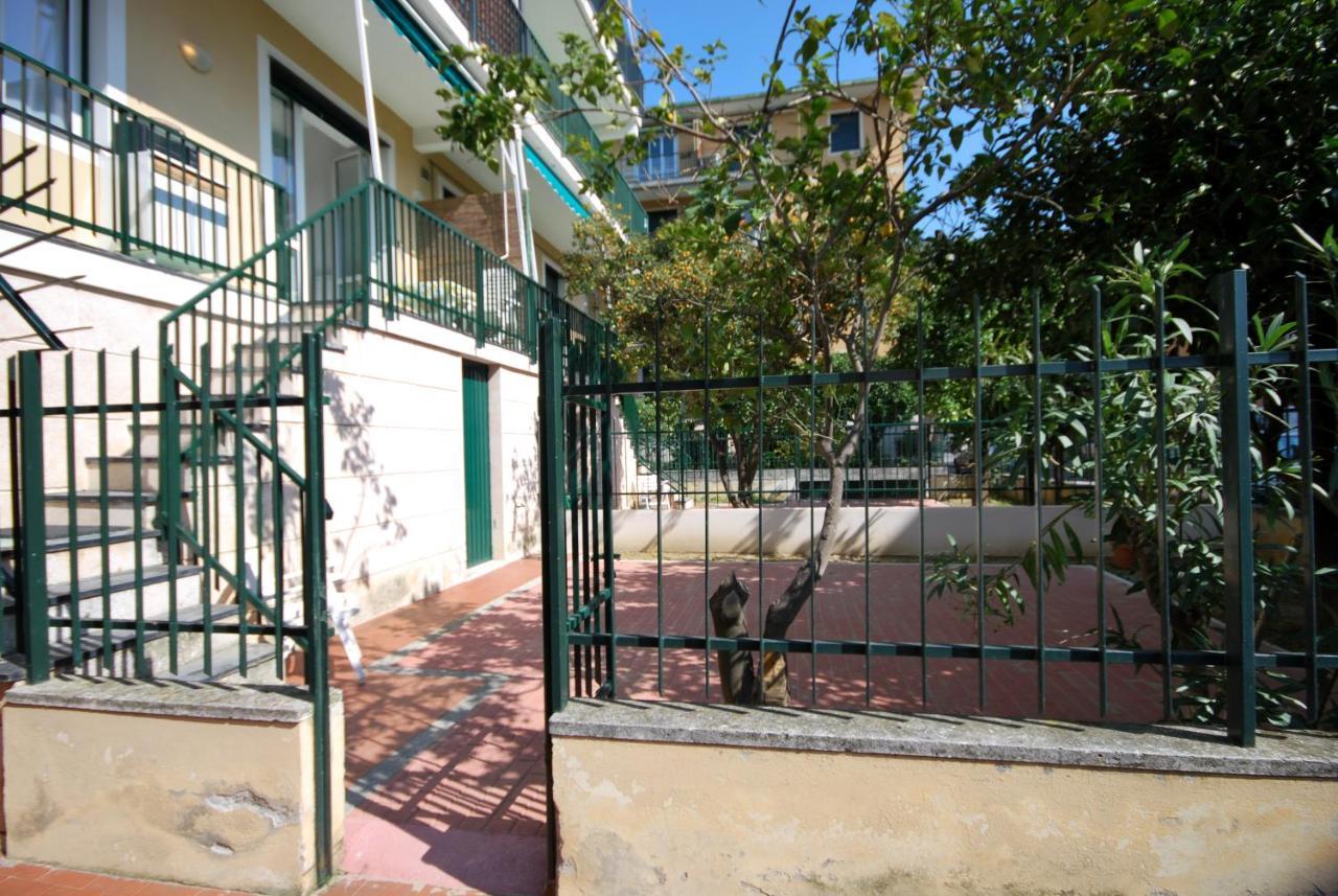 Appartamenti Con Giardino E Posto Auto Per Famiglie ฟีนาเลลีกูเร ภายนอก รูปภาพ